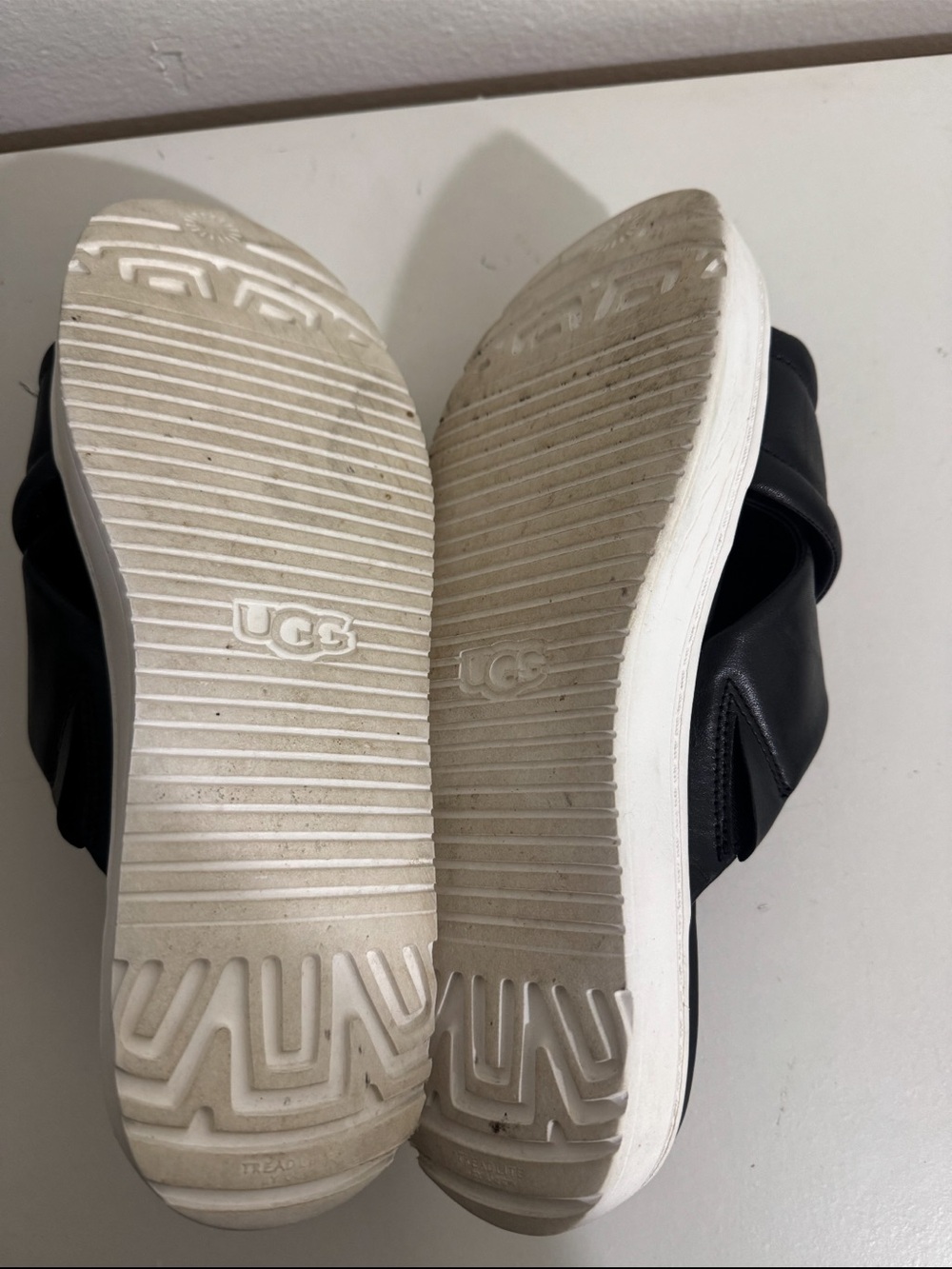 UGG Zayne Crossband Slide in Black and White Platform Size 10 - Picture 9 of 9